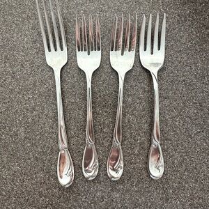 Oneida Calls Lily Forks in Silver - Set of 4